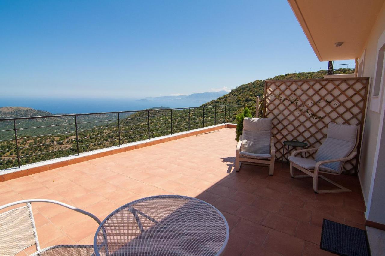Villa Dio Petres Kroustas Exterior foto