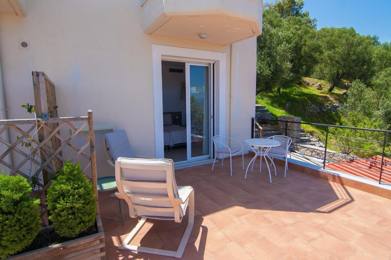 Villa Dio Petres Kroustas Exterior foto