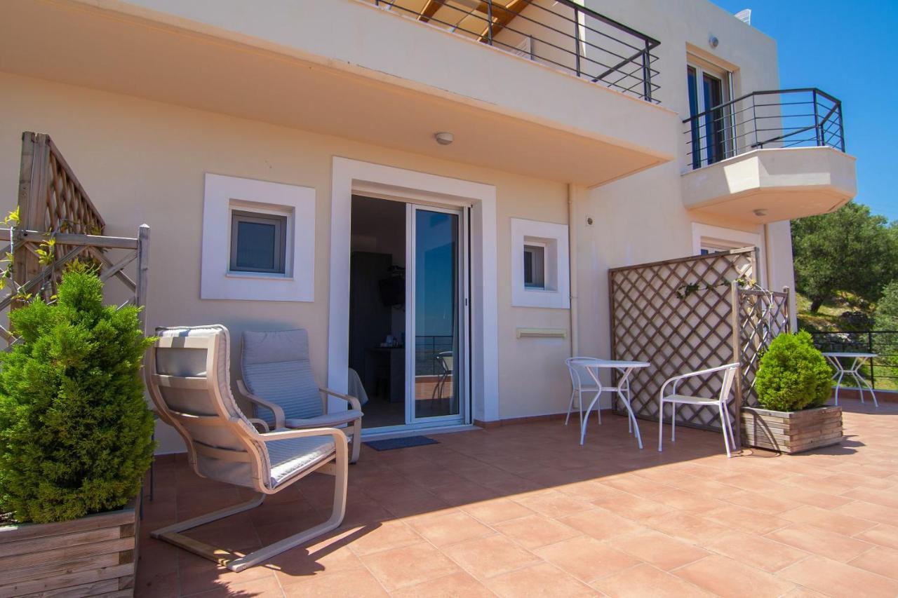 Villa Dio Petres Kroustas Exterior foto