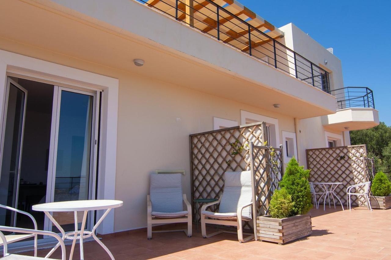 Villa Dio Petres Kroustas Exterior foto