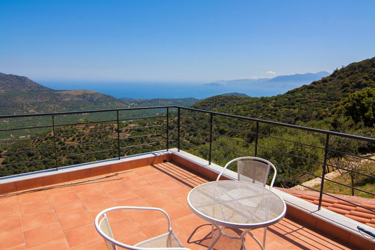 Villa Dio Petres Kroustas Exterior foto